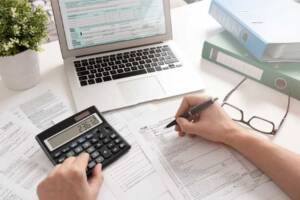 محاسبه آنلاین مالیات عیدی ۱۴۰۴